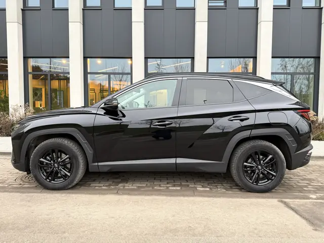 Hyundai Tucson Plug-in iš šono